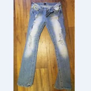 Ariya Distressed Jeans